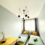 Modern & Cozy In In Perfect Location Apartman *