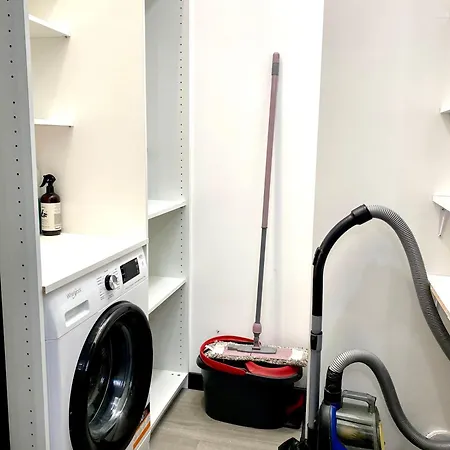 Modern & Cozy In In Perfect Location Varsovie