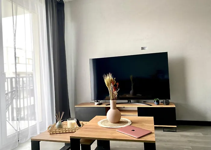 Apartment Modern & Cozy In In Perfect Location