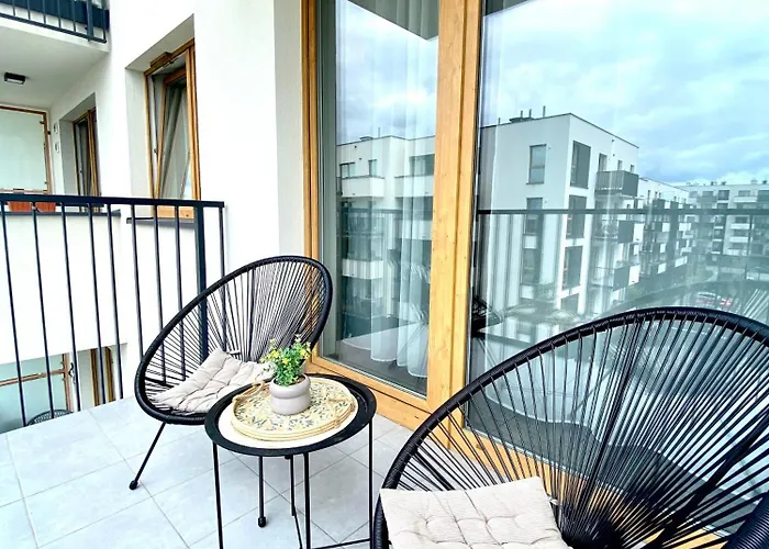 Modern & Cozy In In Perfect Location *