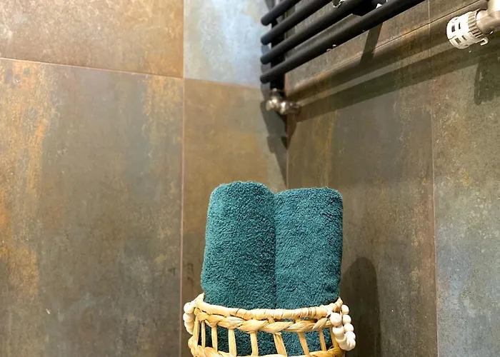 Modern & Cozy In In Perfect Location