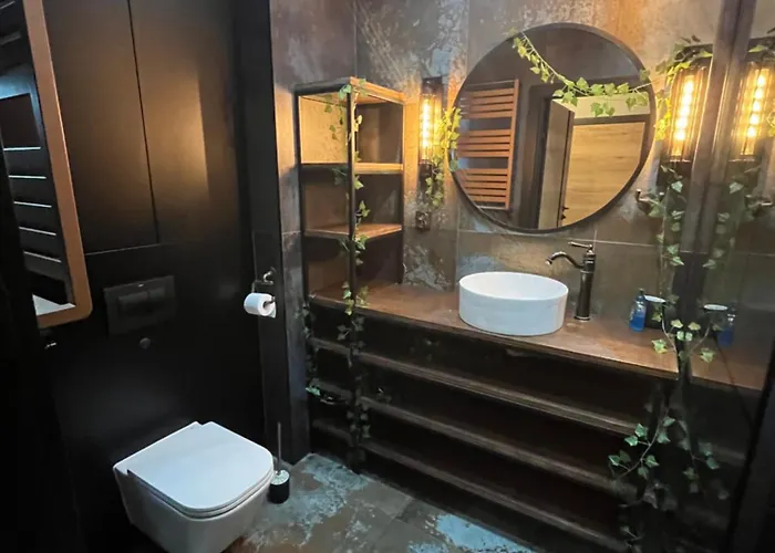 Modern & Cozy In In Perfect Location Apartment