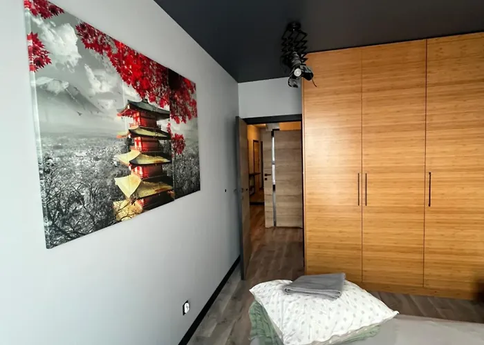 Modern & Cozy In In Perfect Location *