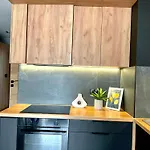 Modern & Cozy In In Perfect Location דירה
