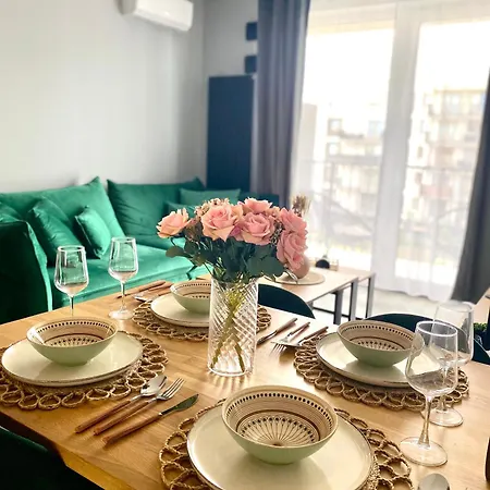 Modern & Cozy In In Perfect Location Varsavia