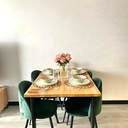 Modern & Cozy In In Perfect Location *