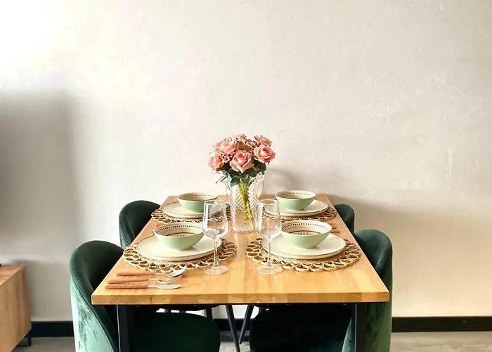 Modern & Cozy In In Perfect Location *